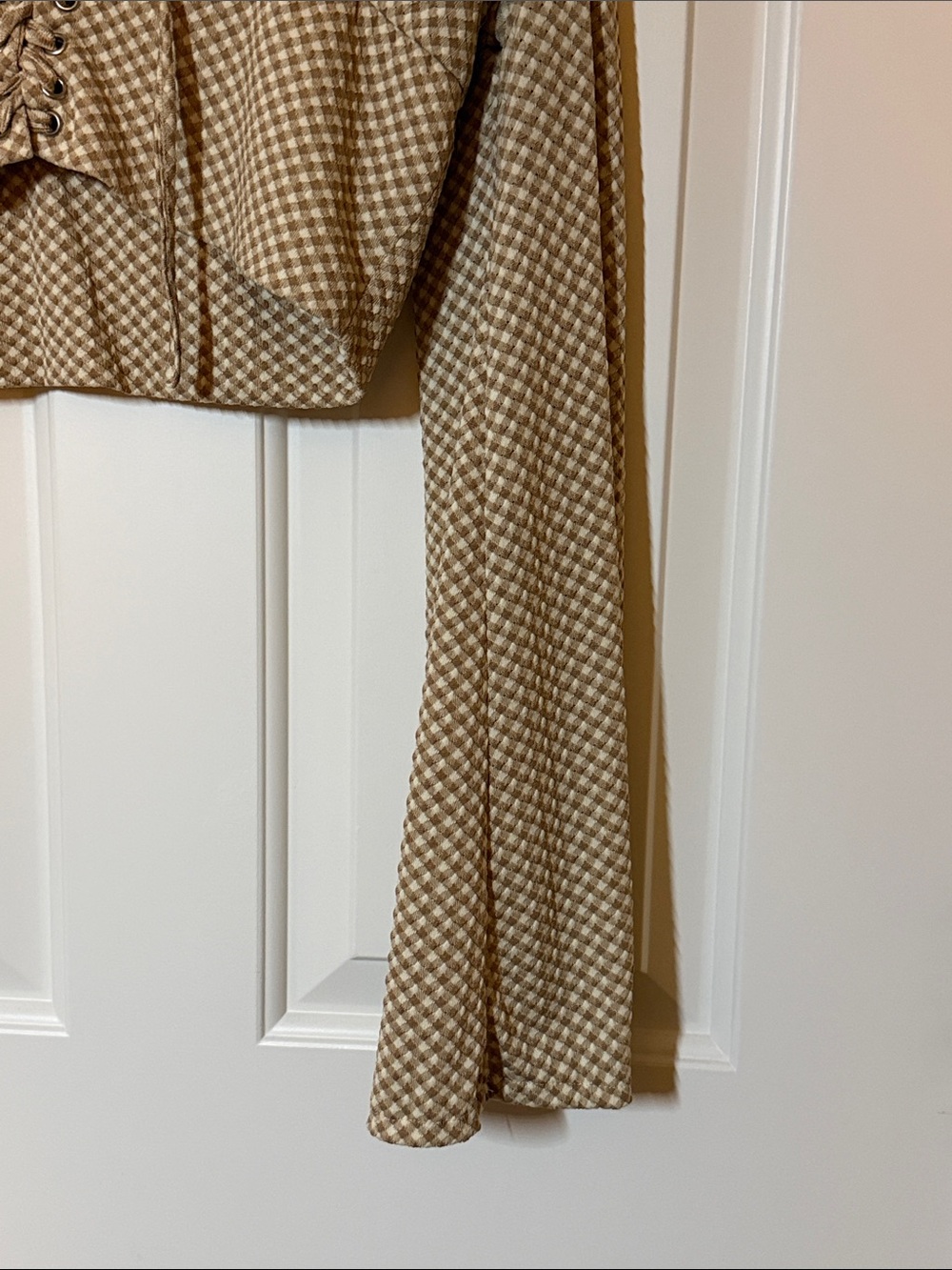 Cider Beige Houndstooth Lace-Up Crop Top - Picture 4 of 5